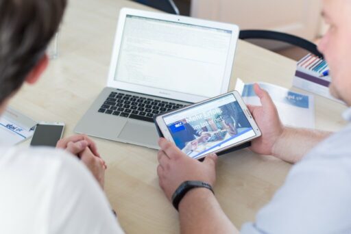 Laptop und Tablet